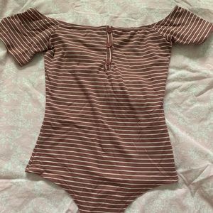 🎀pink stripped off the shoulder bodysuit🎀